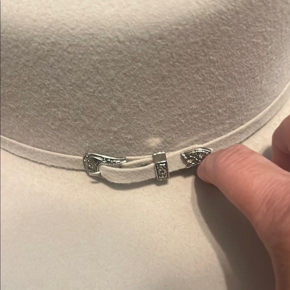 Elegant Cream Cowboy Hat - Picture 2 of 5